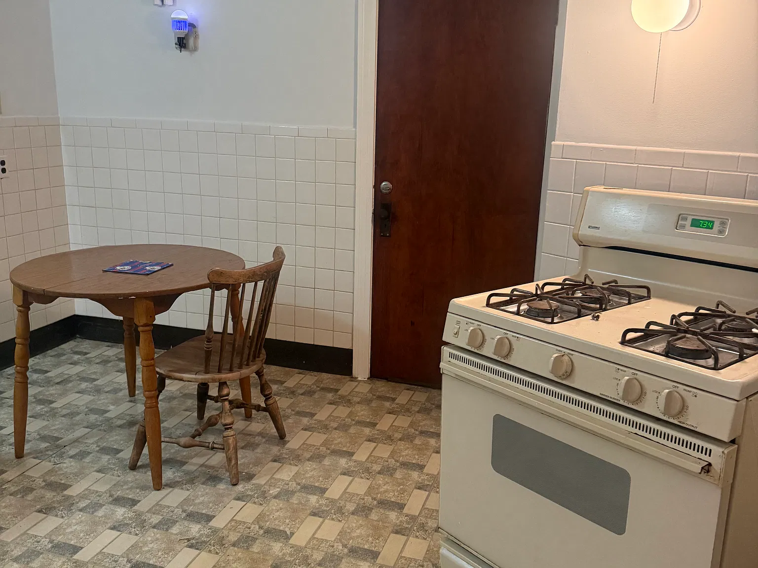 2 bed, $1,100 — Photo 3