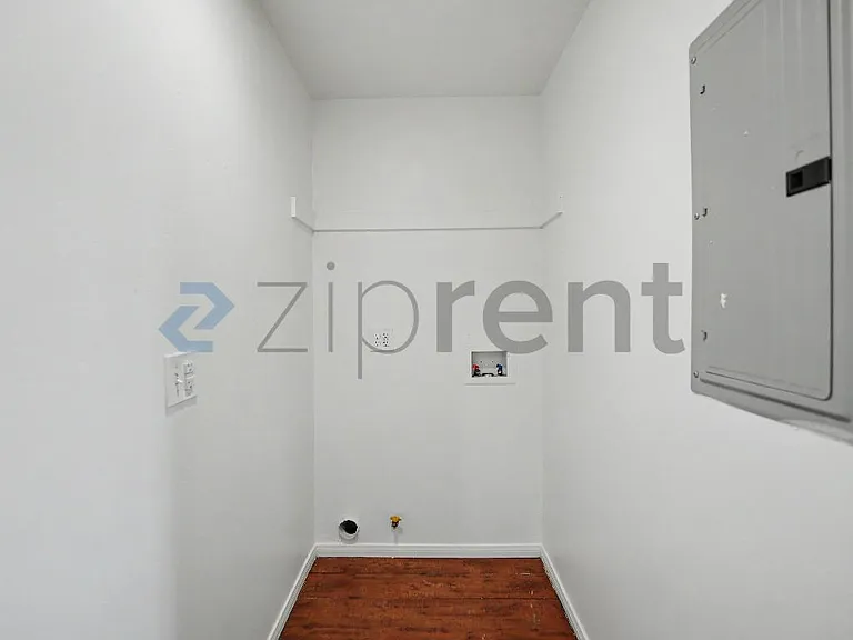 1122 W 93rd St — Photo 7