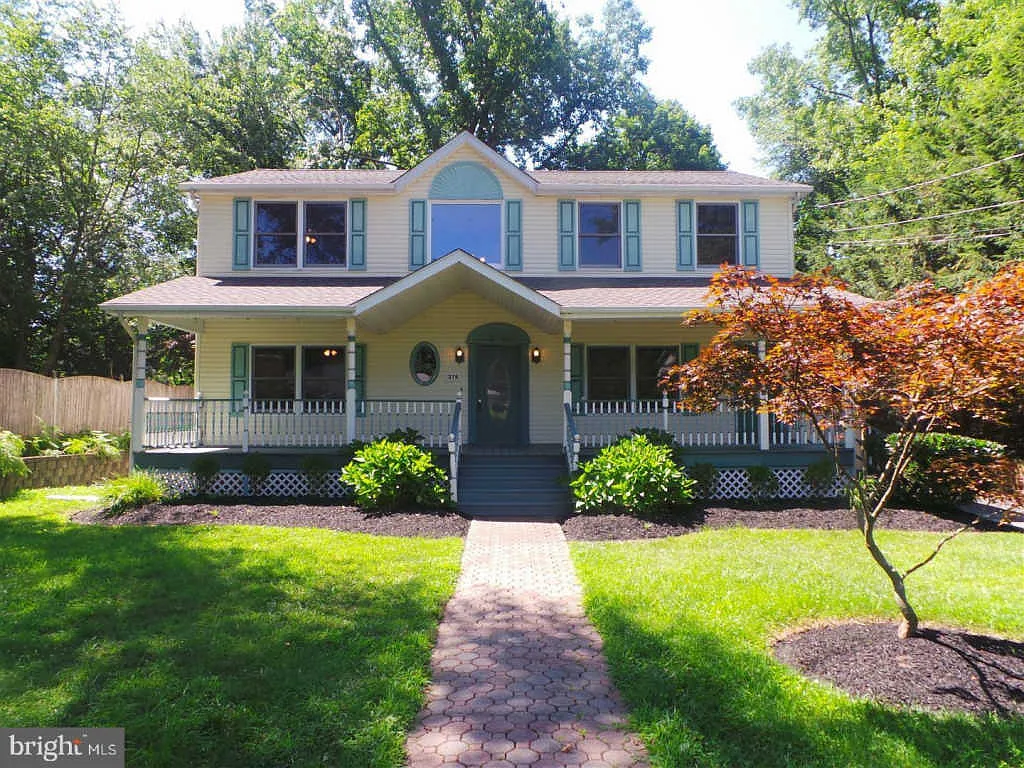 376 Wilson Ave photo 1
