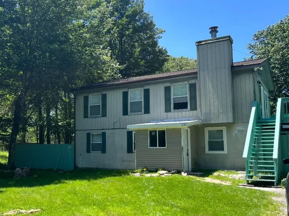 161 Roundhill Rd, Dingmans Ferry, PA 18328