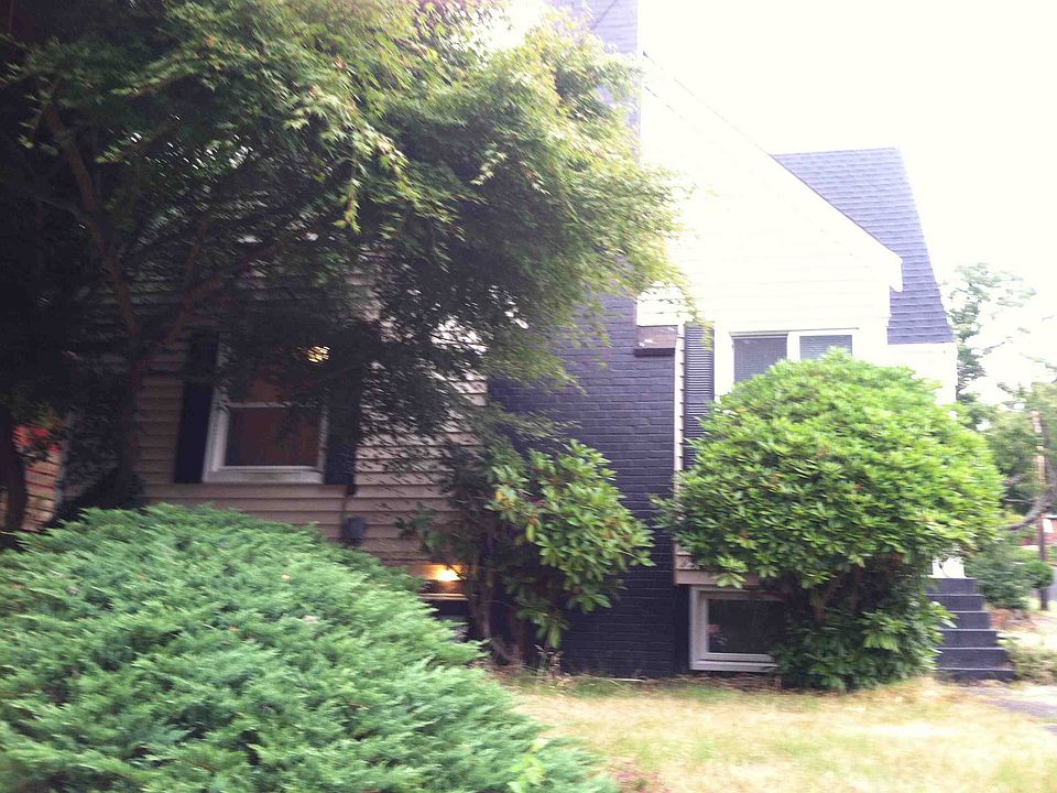 2nd image of 6800 27th Ave NE