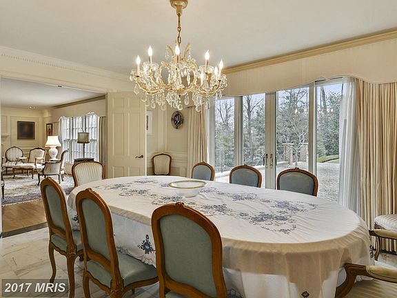 4th image of 1009 Savile Ln
