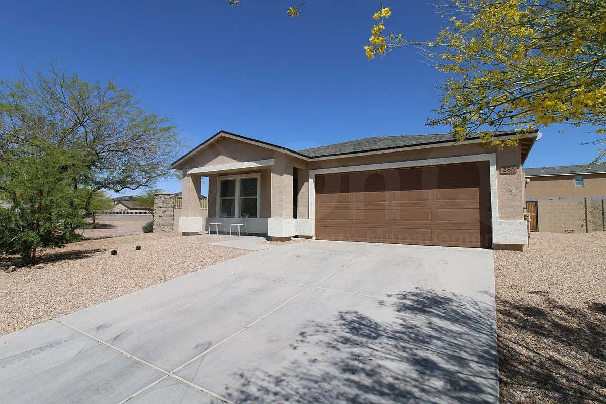 3 bed, 2.0 bath, 1202 sqft, $1,499 — Photo 2