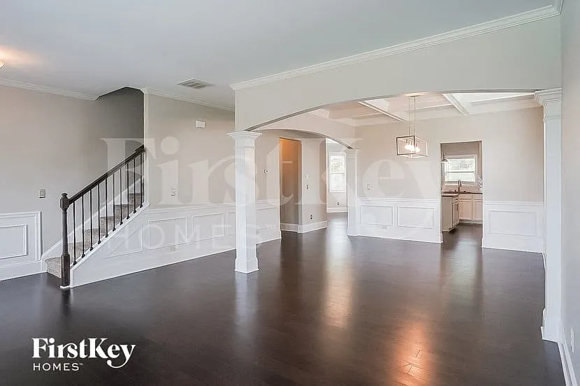 4 bed, 2.5 bath, 2862 sqft, $3,745 — Photo 4