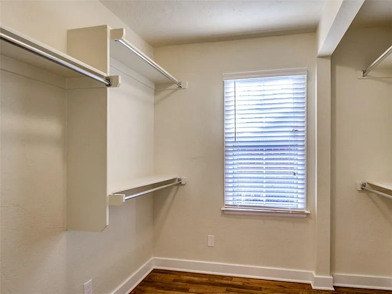 1001 Missouri St — Photo 8