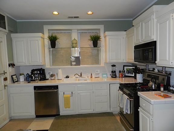 4th image of 408 S Austin Blvd APT 3N