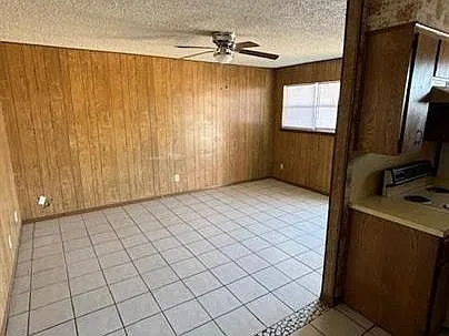 1015 Parmer Ave — Photo 3
