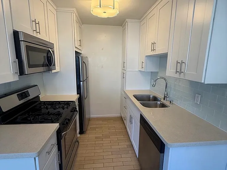 1940 S Beverly Glen Blvd #7 — Photo 8
