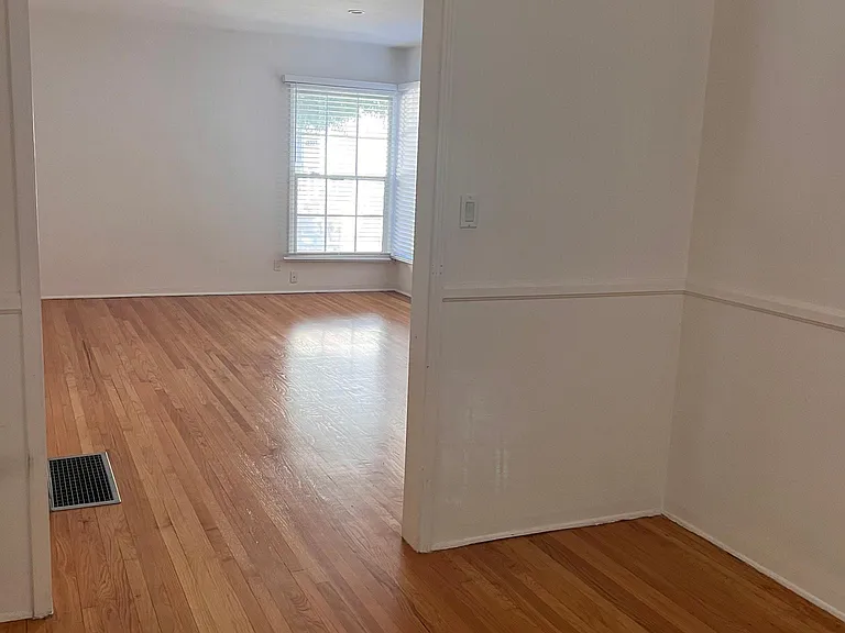 4321 Cahuenga Blvd — Photo 11