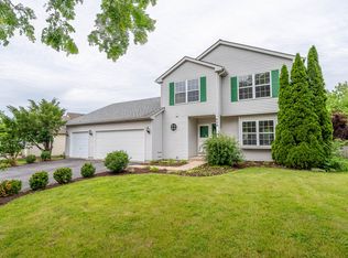 654 Anderson Dr, Lake In The Hills, IL 60156