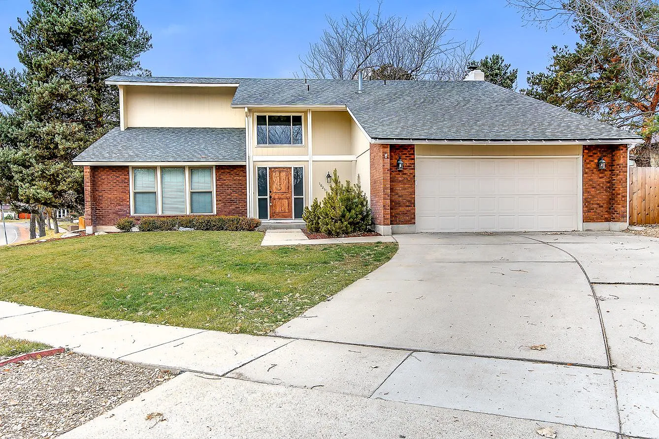4 bed, 2.5 bath, 2400 sqft, $2,850 — Photo 1