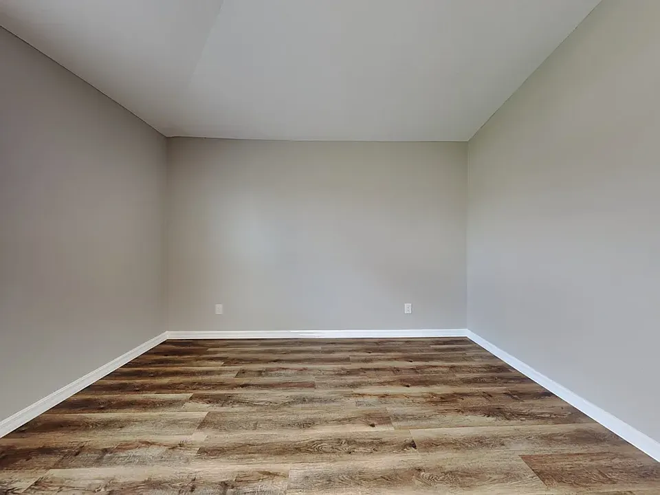 146 NW 6th Ave