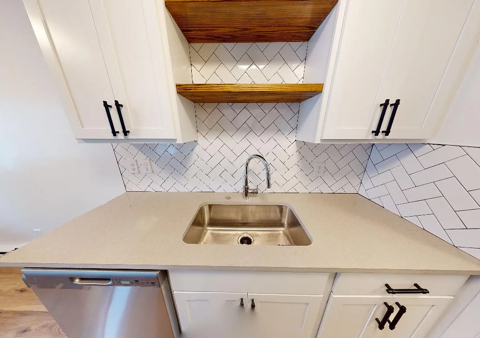 Fully Renovated 1 Bedroom - Triangle District, Birmingham — Photo 4
