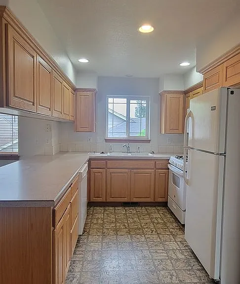 3267 NE Grandhaven Dr — Photo 4