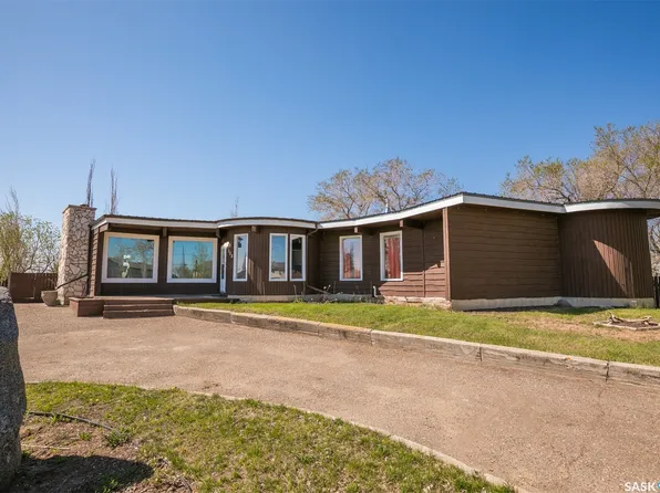 335 Yukon Avenue, Kerrobert, SK S0L 1R0