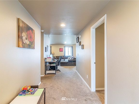 5th image of 1347 E Egeland Dr