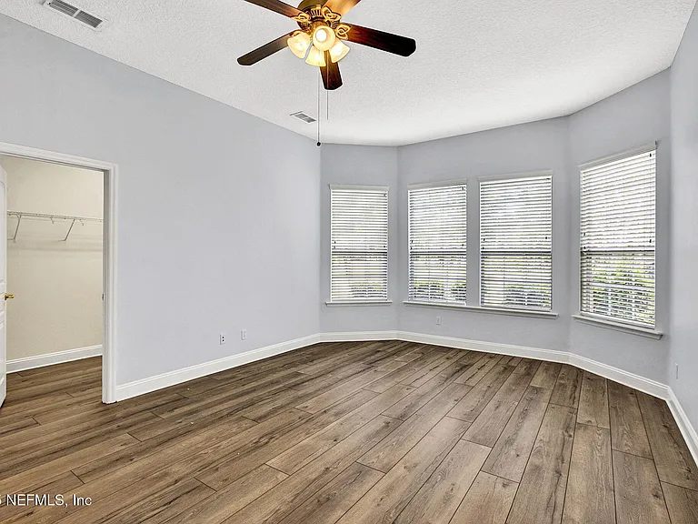 1761 Highland View Dr — Photo 9