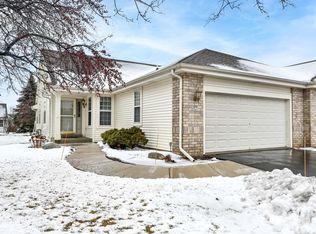 2941 Clearwater Ln, Waukesha, WI 53189