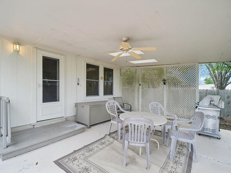 1300 Leah Ln — Photo 34