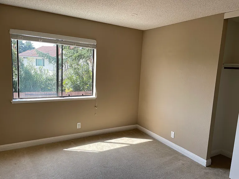 32726 Empire St — Photo 12