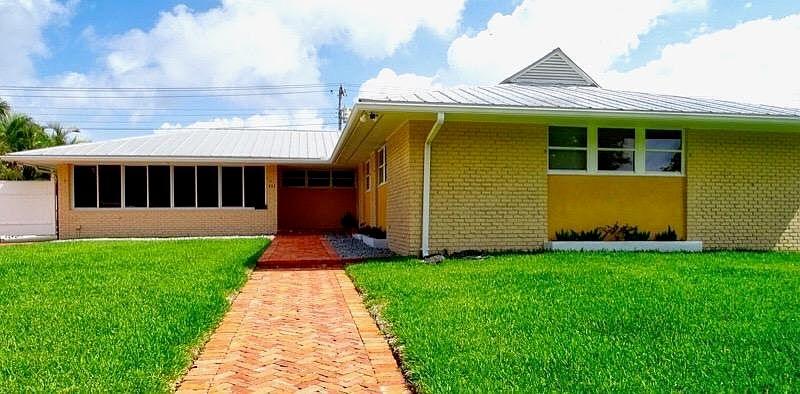 1st image of 433 Lighthouse Dr