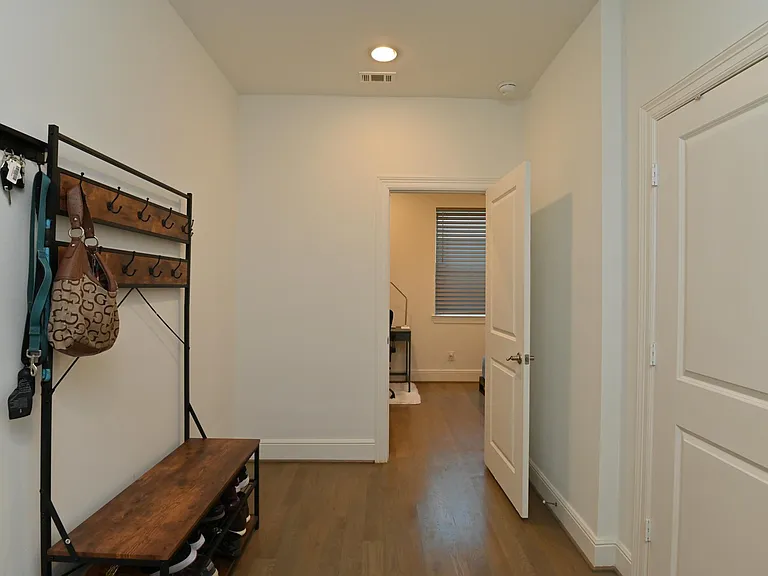 1117 W 16th St #C — Photo 7