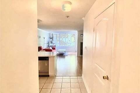 2nd image of 306 Bay St #306