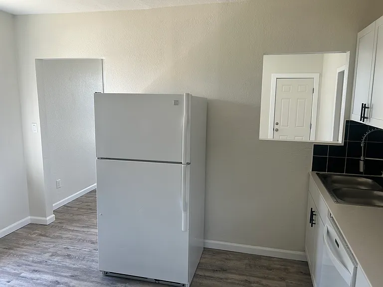 1915 E Walton Ave — Photo 13