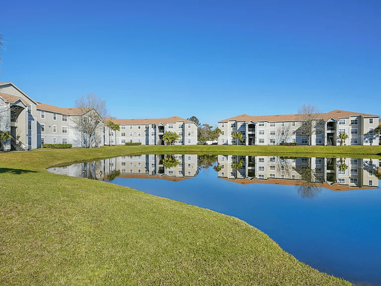 Grande Court Apartments — Photo 16