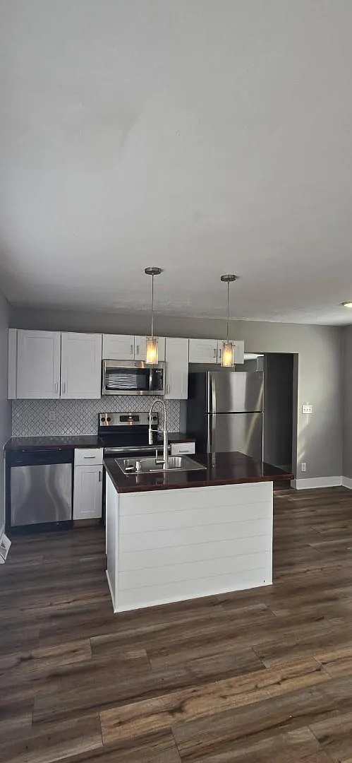 2261 Segwun Ave SE — Photo 1