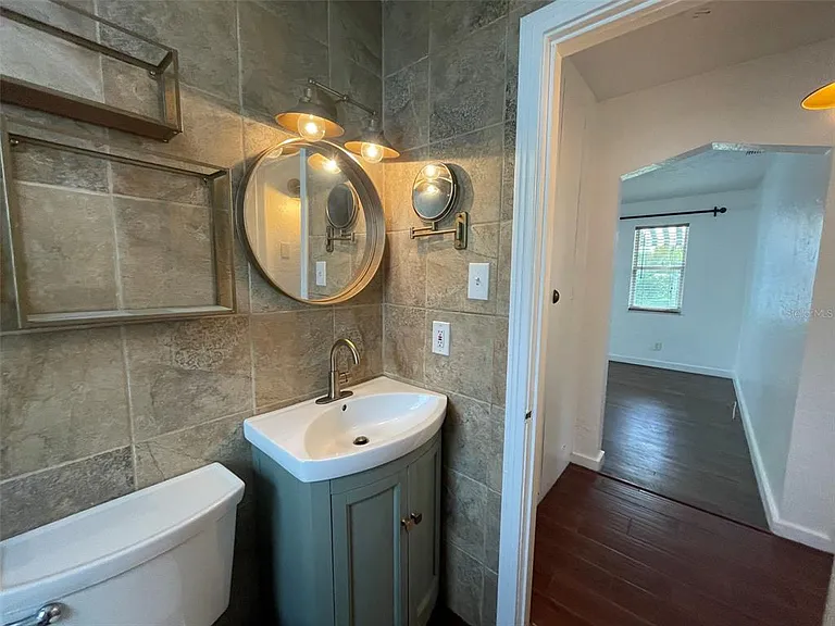 4221 Burlington Ave N — Photo 10