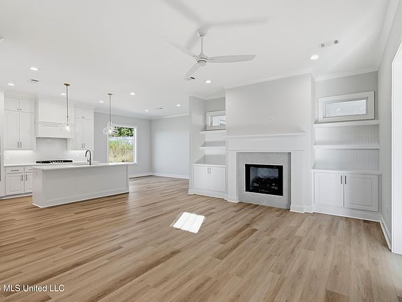 3rd image of 404 Old Maple Cv