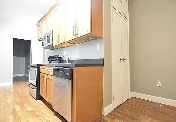 3rd image of 75 Fort Washington Ave APT E