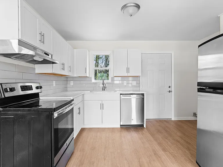 257 Brice St — Photo 11