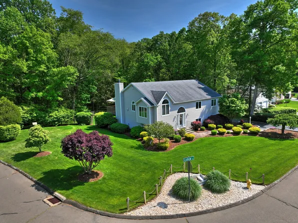 2 Ludlow Court, Branford, CT 06405