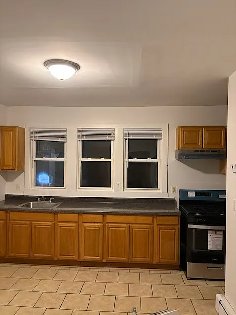 4 bed, 1000 sqft, $2,500 — Photo 2
