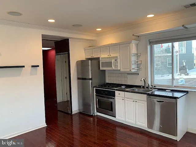 918 S 22nd St #3 — Photo 2