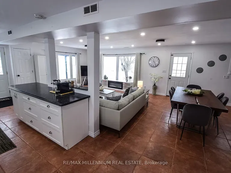 57 Lakeridge Blvd — Photo 8