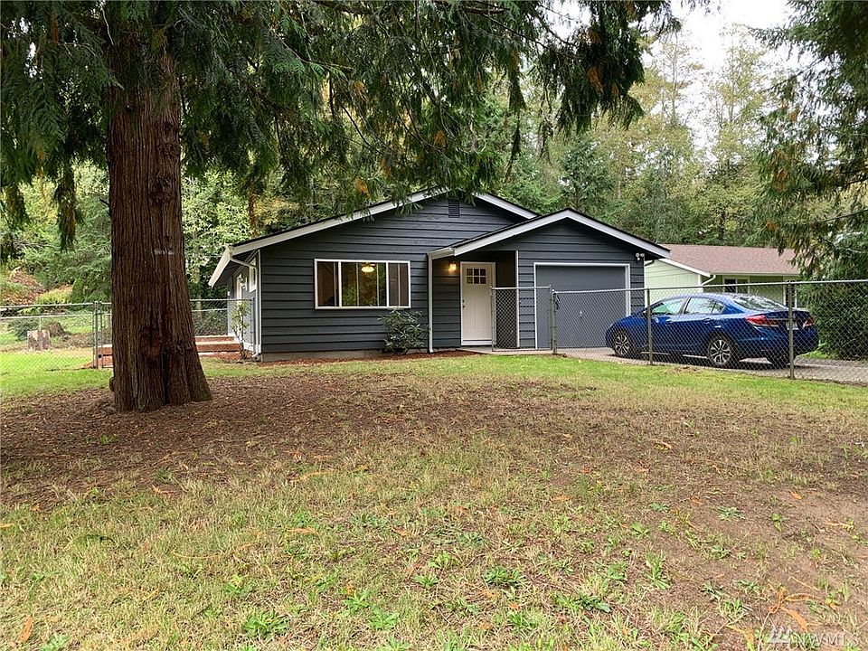 1st image of 810 Alaska Ave SE