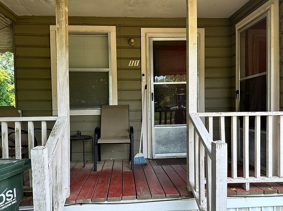 2nd image of 11 Horseshoe Cir
