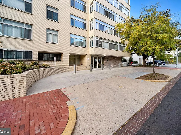 2401 Washington Cir NW #H-803 — Photo 27