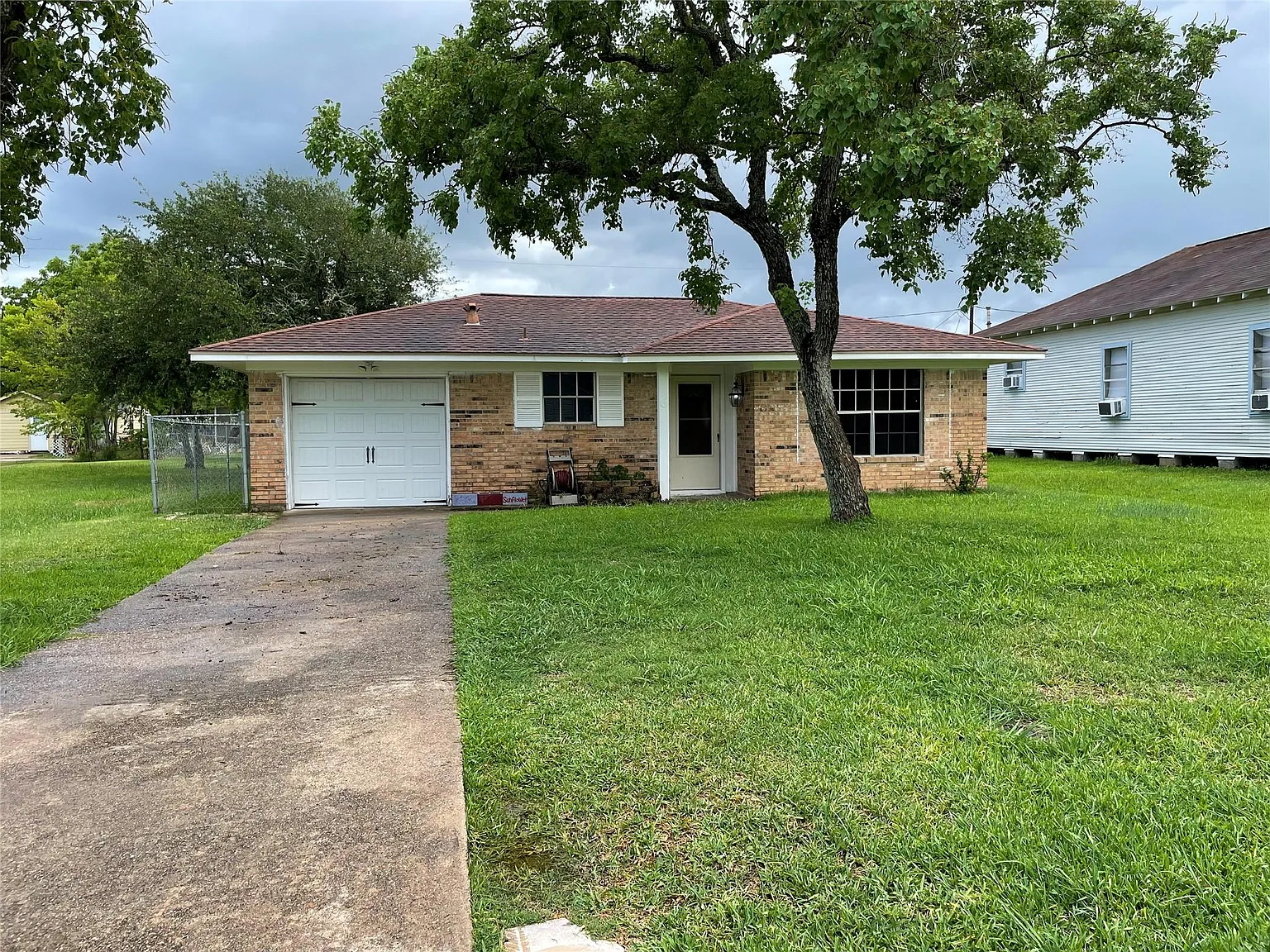 3 bed, 1.5 bath, 1136 sqft, $1,350 — Photo 1