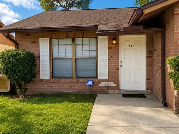 587 Imperial Pl, Kissimmee, FL 34758