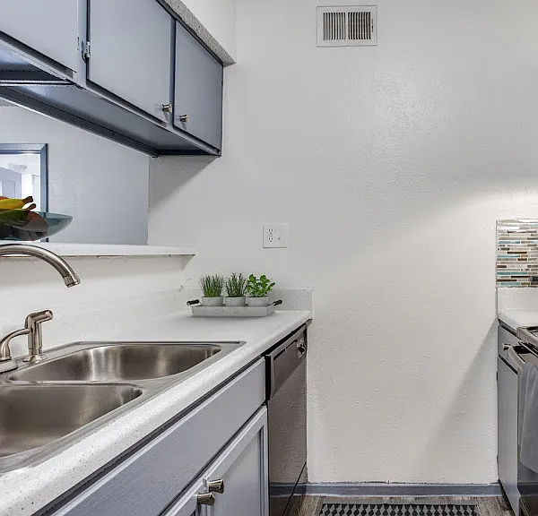601 Bellaire Dr — Photo 13