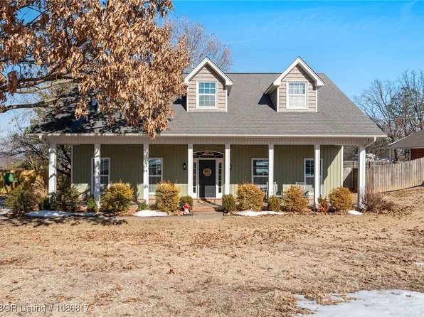 1704 Hidden Valley St, Van Buren, AR 72956