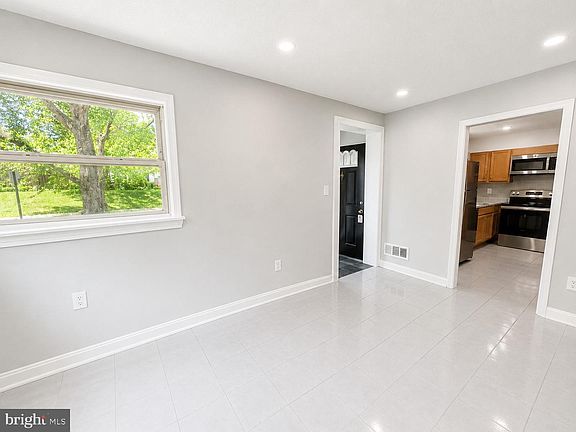 4th image of 9907 Woodland Dr