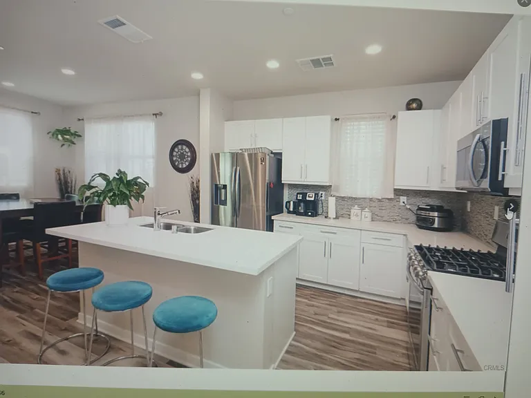 686 Heritage Ln — Photo 12