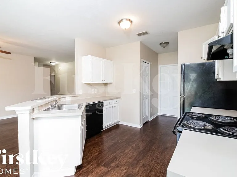 4220 S Cranberry Blvd — Photo 5