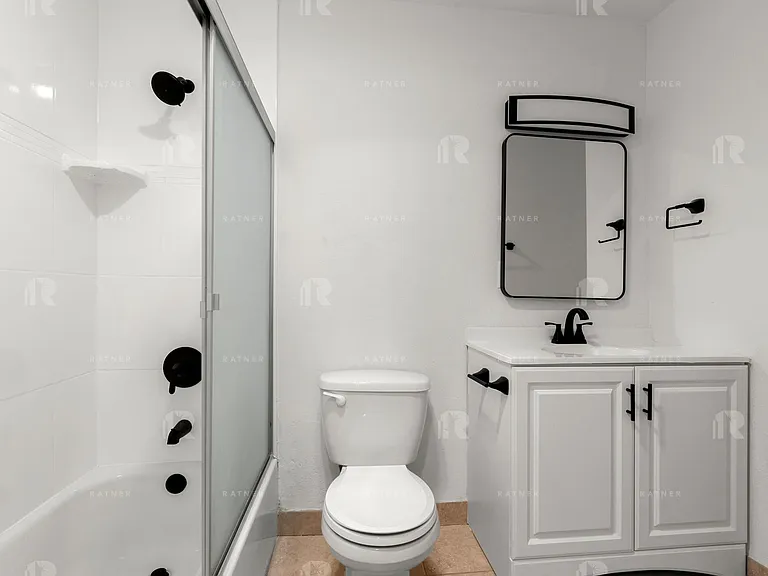 1114 N Kings Rd — Photo 10
