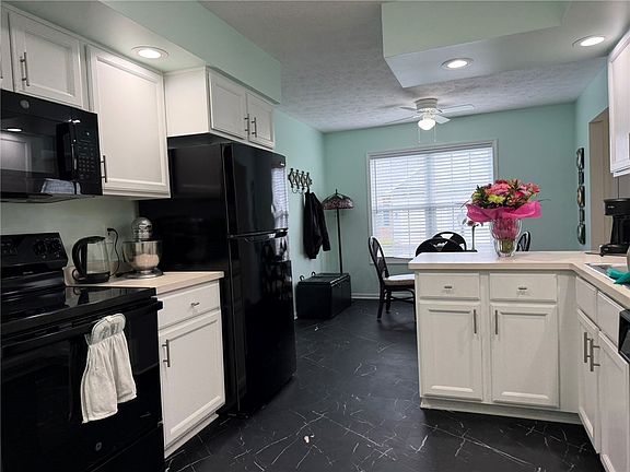 3rd image of 202 Twin Pines Ct